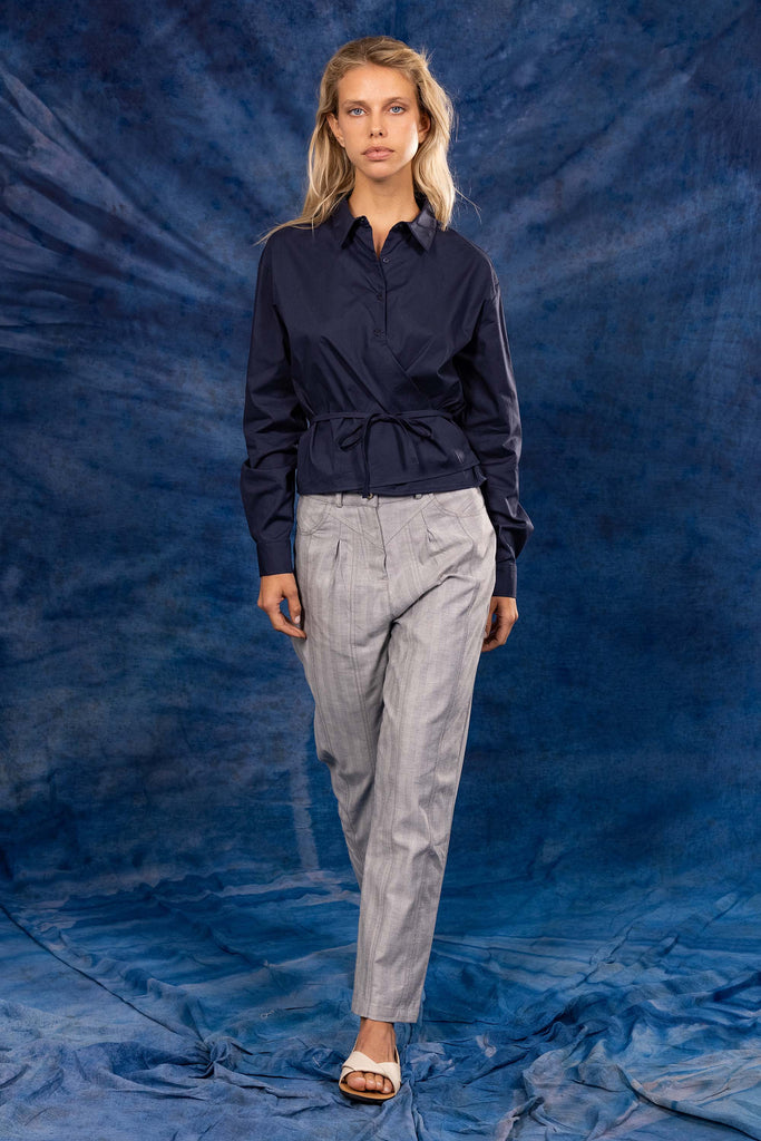 Chemise Lila Bleu Marine à la fois élégante et casual pour un look ultra féminin