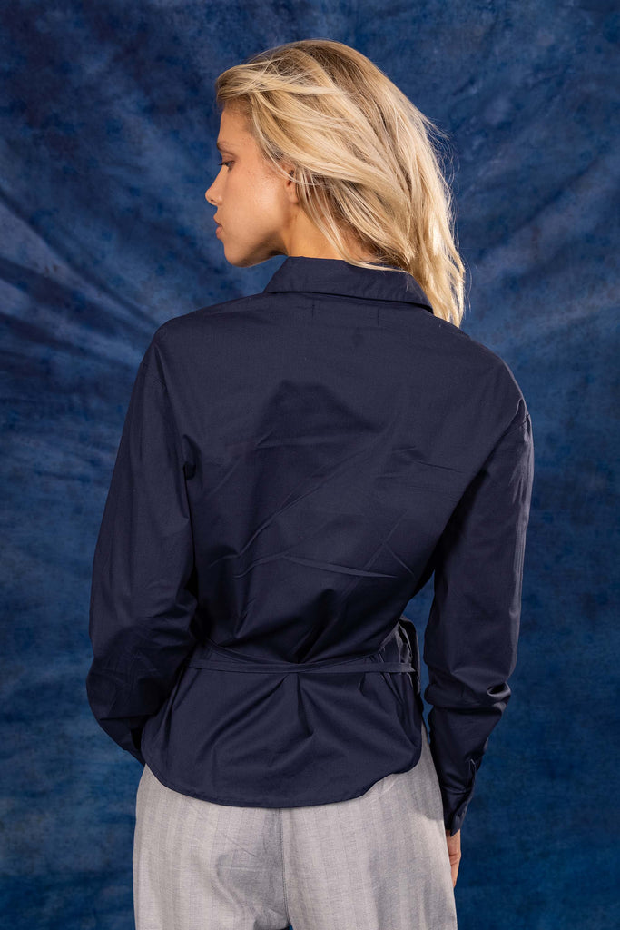 Chemise Lila Bleu Marine à la fois élégante et casual pour un look ultra féminin
