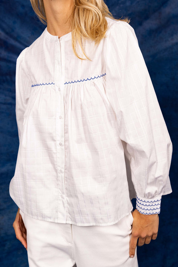 Chemise Marena Blanche chemise Misericordia, librement inspirée de différents univers