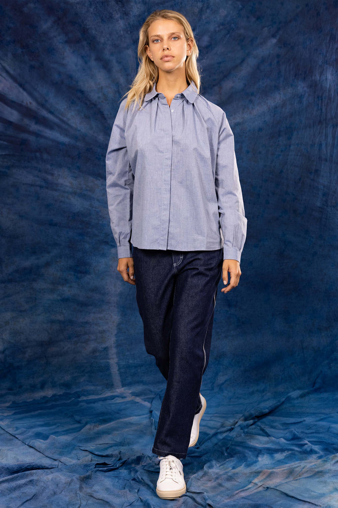 Chemise Omega Bleu Délavé à la fois élégante et casual pour un look ultra féminin