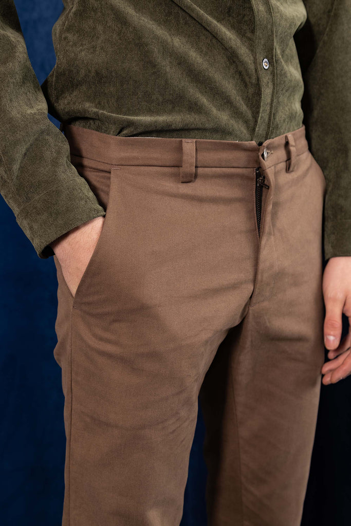Pantalon General Marron le pantalon classique affiche un esprit de distinction