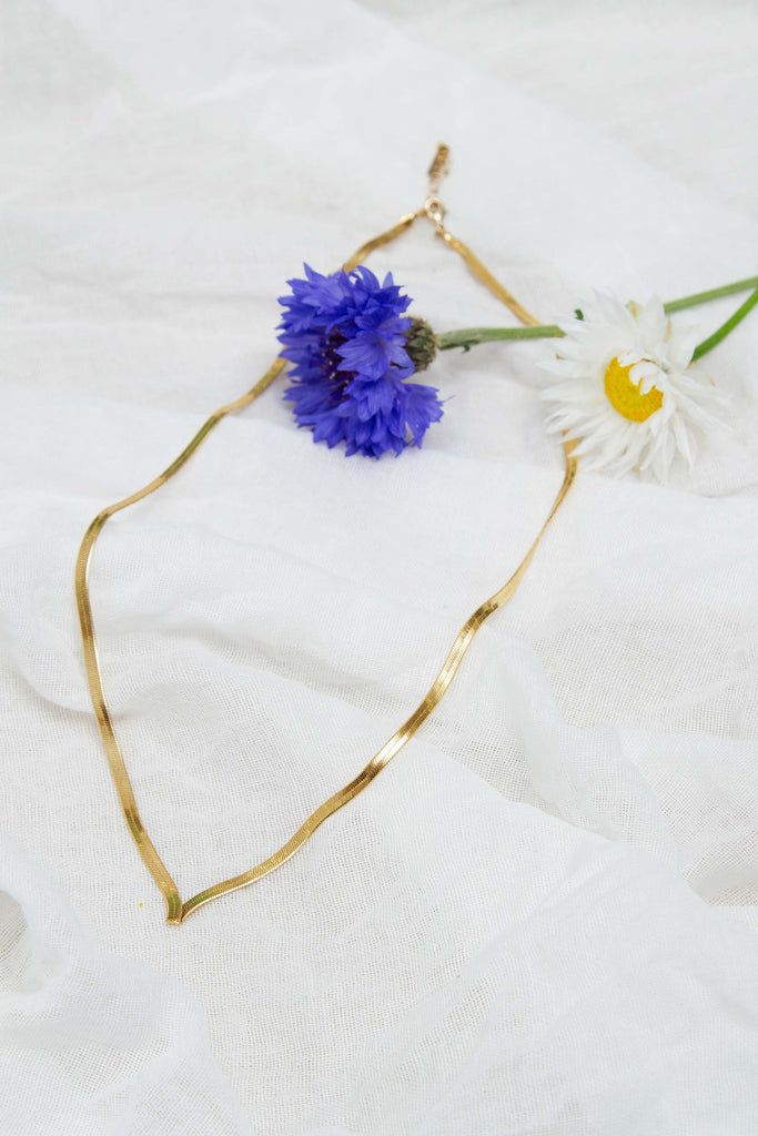 Collier Geste Simple Doré - Judith Benita bijoux dorés ou argentés alliants mode et production locale