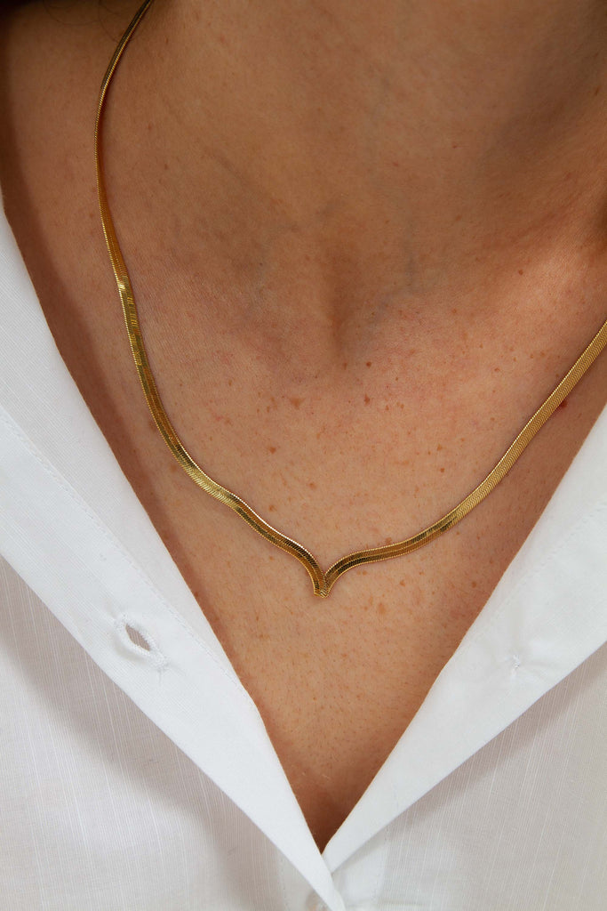 Collier Geste Simple Doré - Judith Benita Des bijoux faits pour elles, imaginés et créés en France