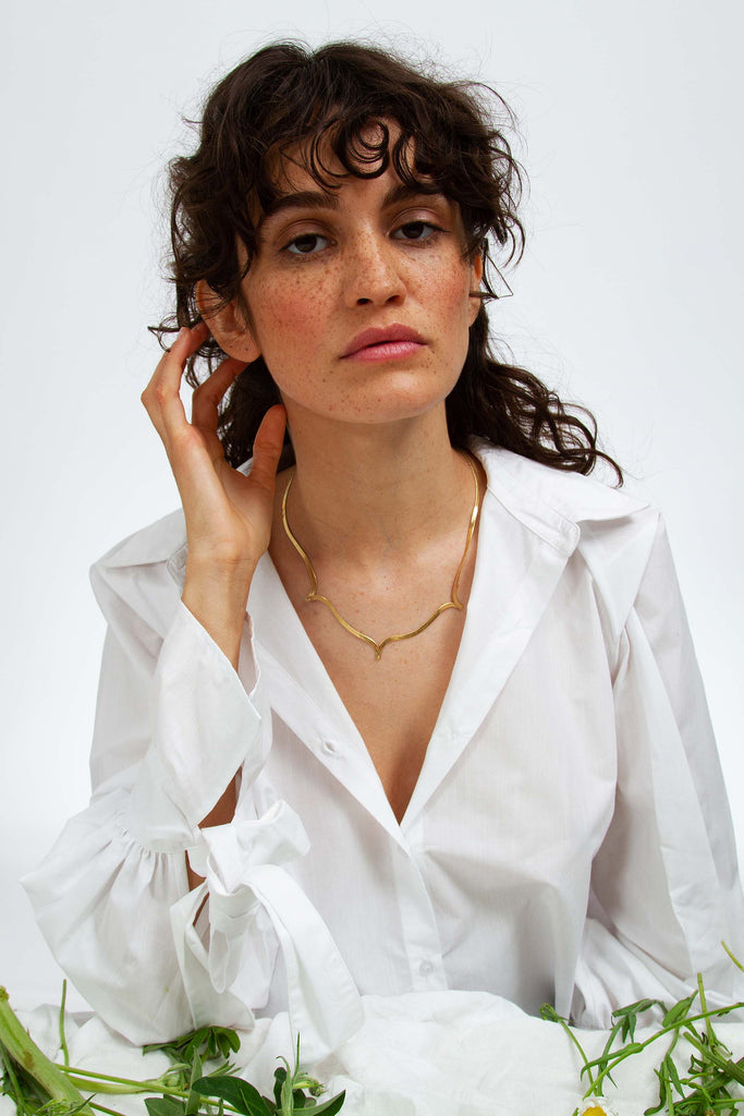 Collier Geste Triple Doré - Judith Benita un bijou précieux à porter avec toutes vos tenues