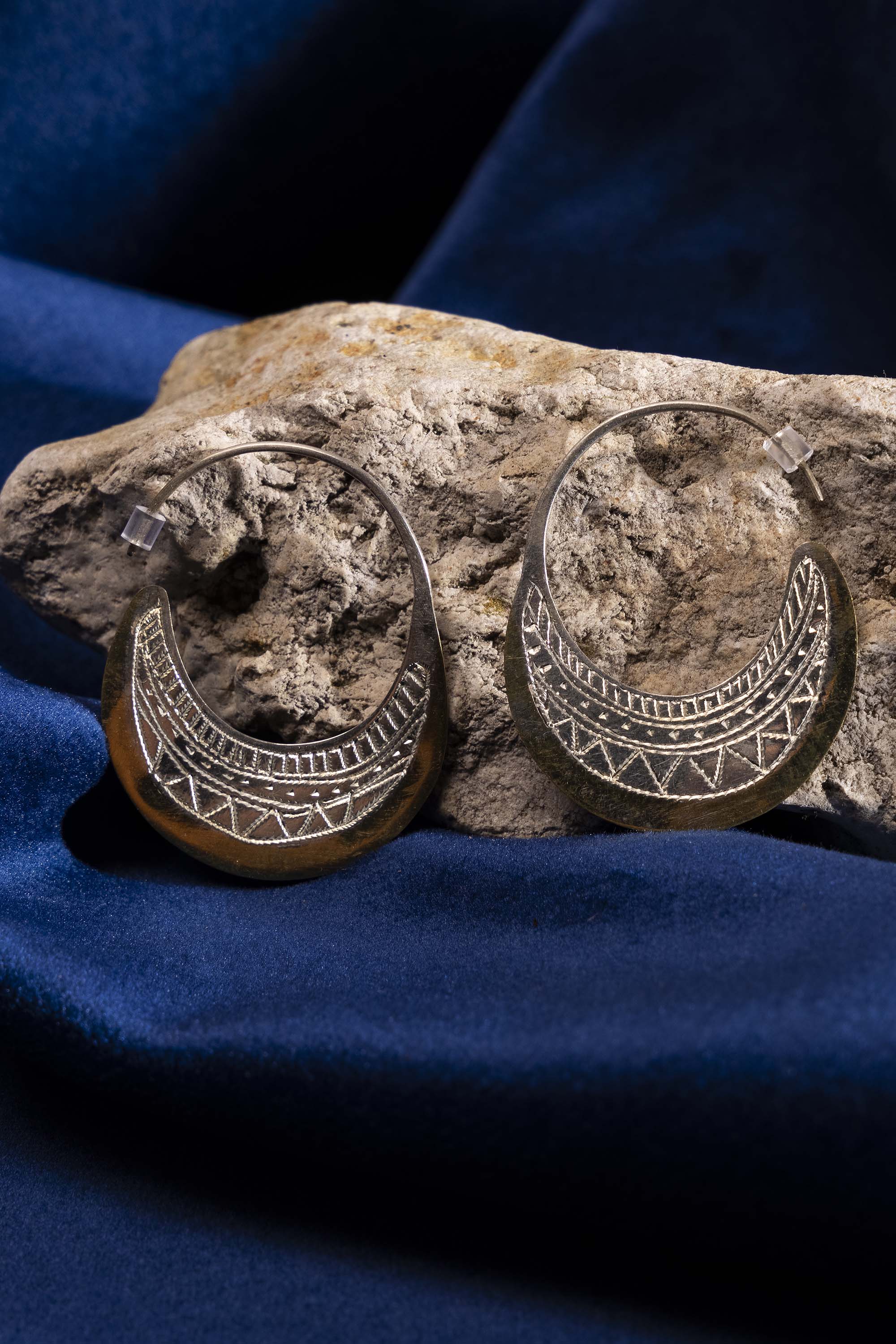 Créoles Écume Gravées Argent Bronze - Ombre Claire Sélection pointue de bijoux soigneusement choisis auprès de créateurs Made in France