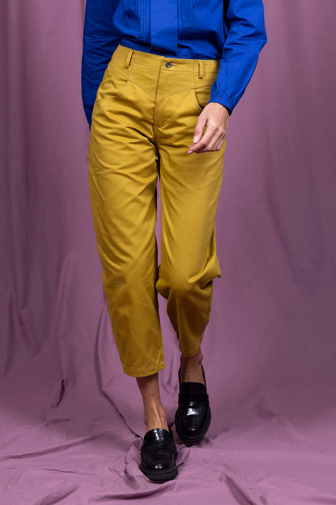 Pantalon Isabella Jaune Pâle minimalisme et détails tendance, coupes classiques et une palette de couleurs neutres