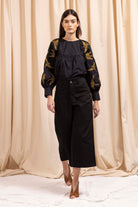 Pantalon Margarita Noir minimalisme et détails tendance, coupes classiques et une palette de couleurs neutres
