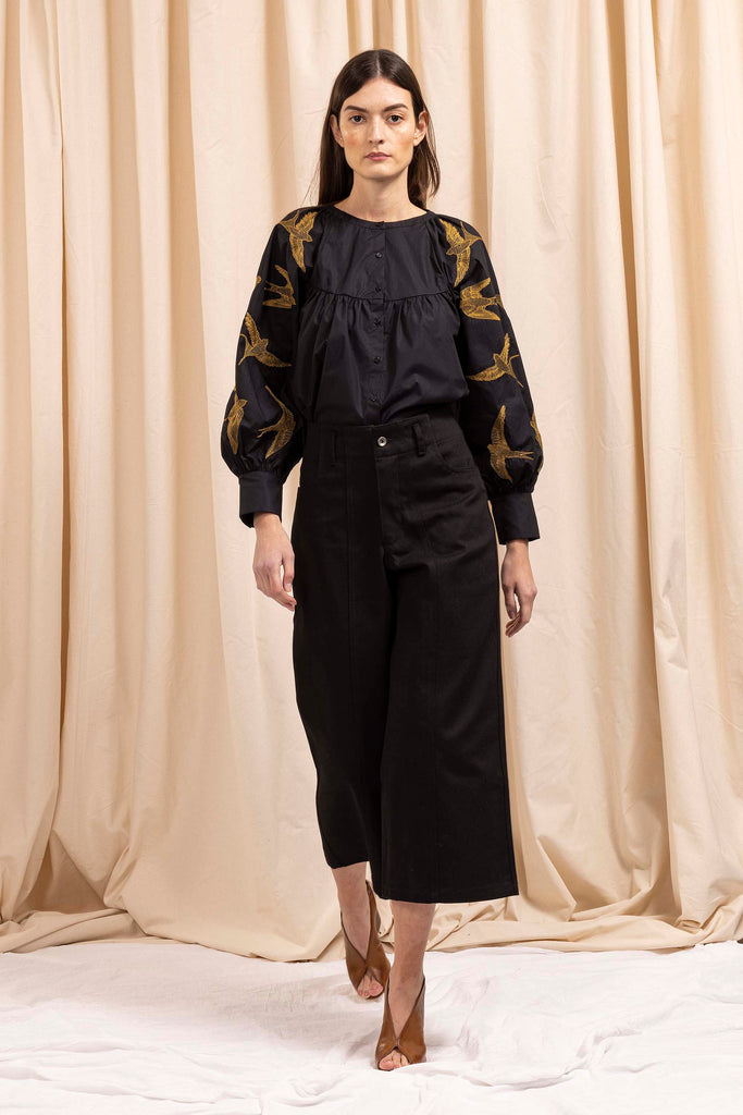 Pantalon Margarita Noir minimalisme et détails tendance, coupes classiques et une palette de couleurs neutres