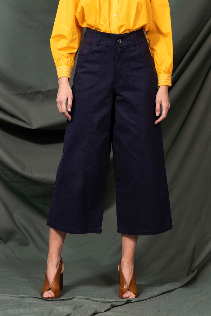 Pantalon Margarita Bleu Marine minimalisme et détails tendance, coupes classiques et une palette de couleurs neutres