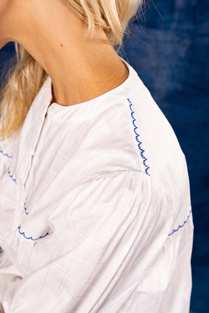 Chemise Marena Blanche chemise Misericordia, librement inspirée de différents univers