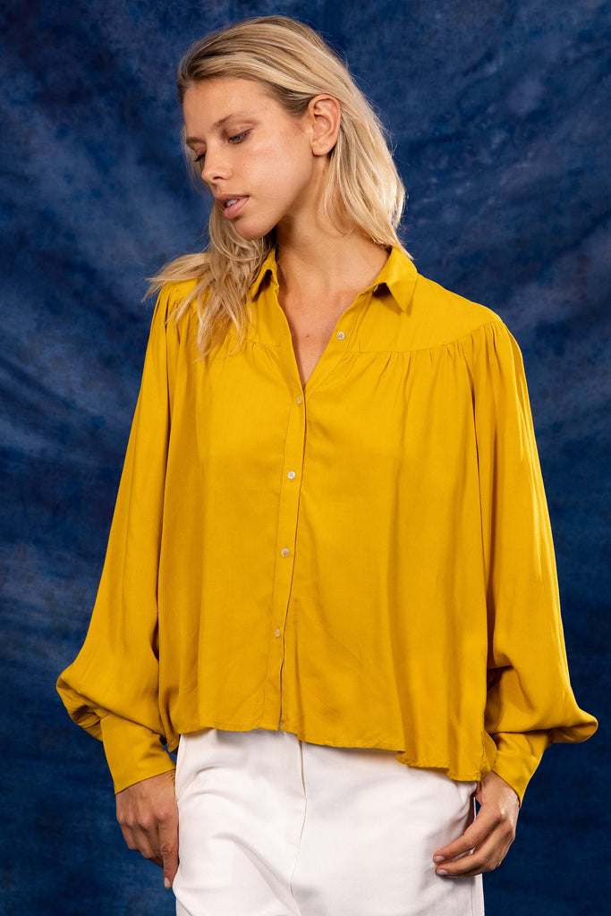 Chemise Brillante Or classique intemporelle, la chemise dessine la silhouette