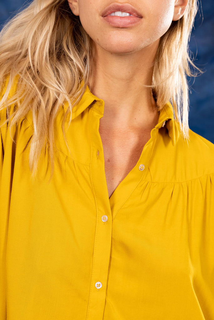 Chemise Brillante Or classique intemporel, futur partenaire de votre jean