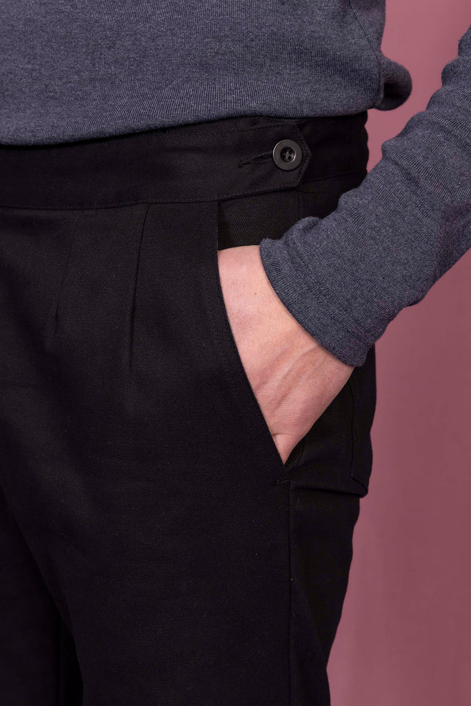 Pantalon Caiman Noir le pantalon classique affiche un esprit de distinction
