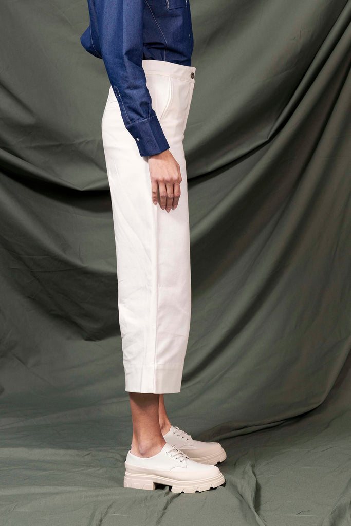Pantalon Cristina Blanc tendance masculin féminin, indispensable du quotidien
