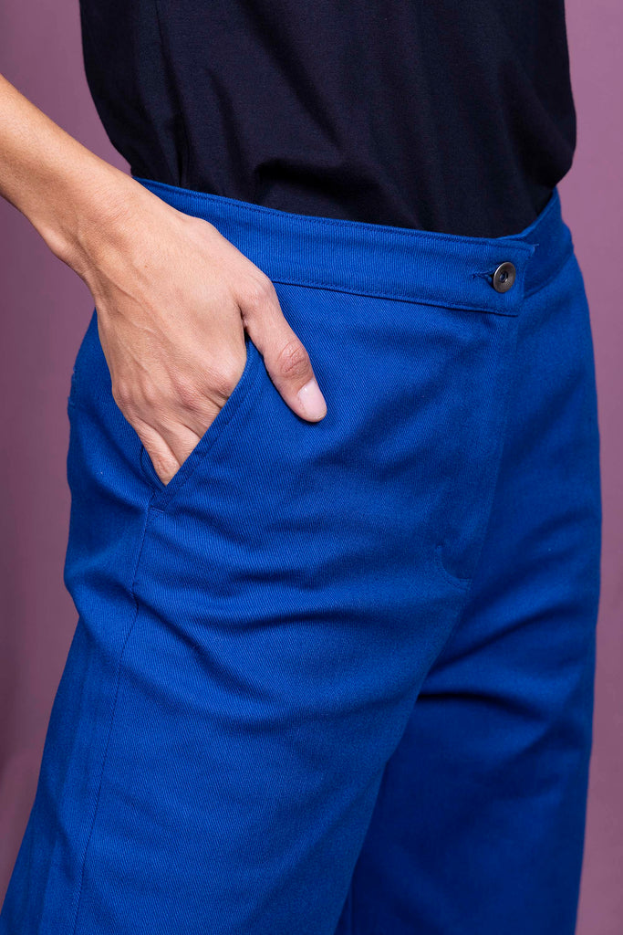 Pantalon Cristina Bleu pièce intemporelle, élégance et poésie urbaine, fabrication certifiée