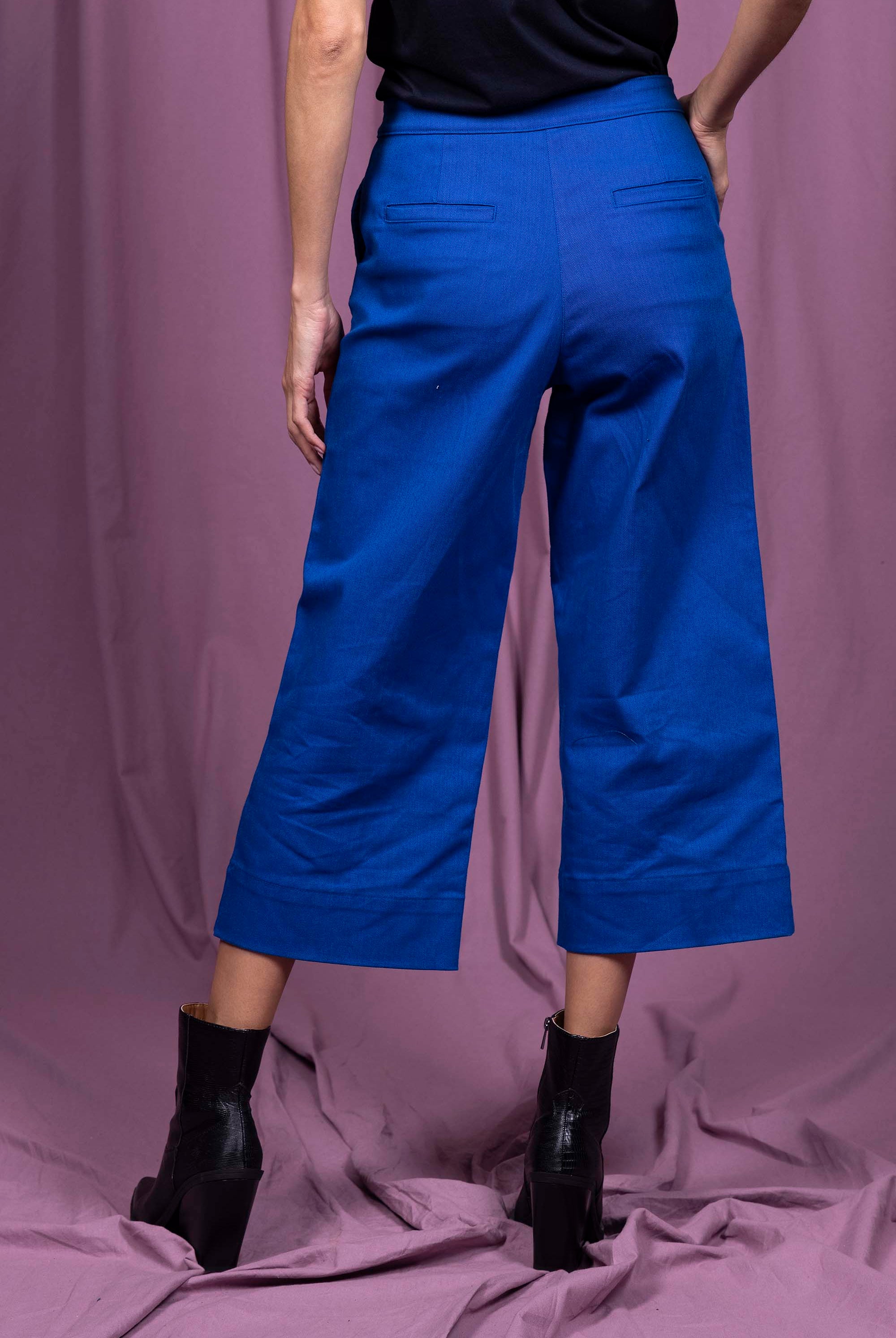 Pantalon Cristina Bleu parfaite alternative aux jeans, les pantalons en coton Misericordia sont uniques et confortables