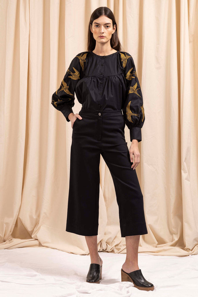 Pantalon Cristina Noir minimalisme et détails tendance, coupes classiques et une palette de couleurs neutres
