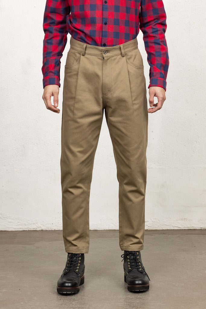 Pantalon Defensor Marron Clair le pantalon classique affiche un esprit de distinction