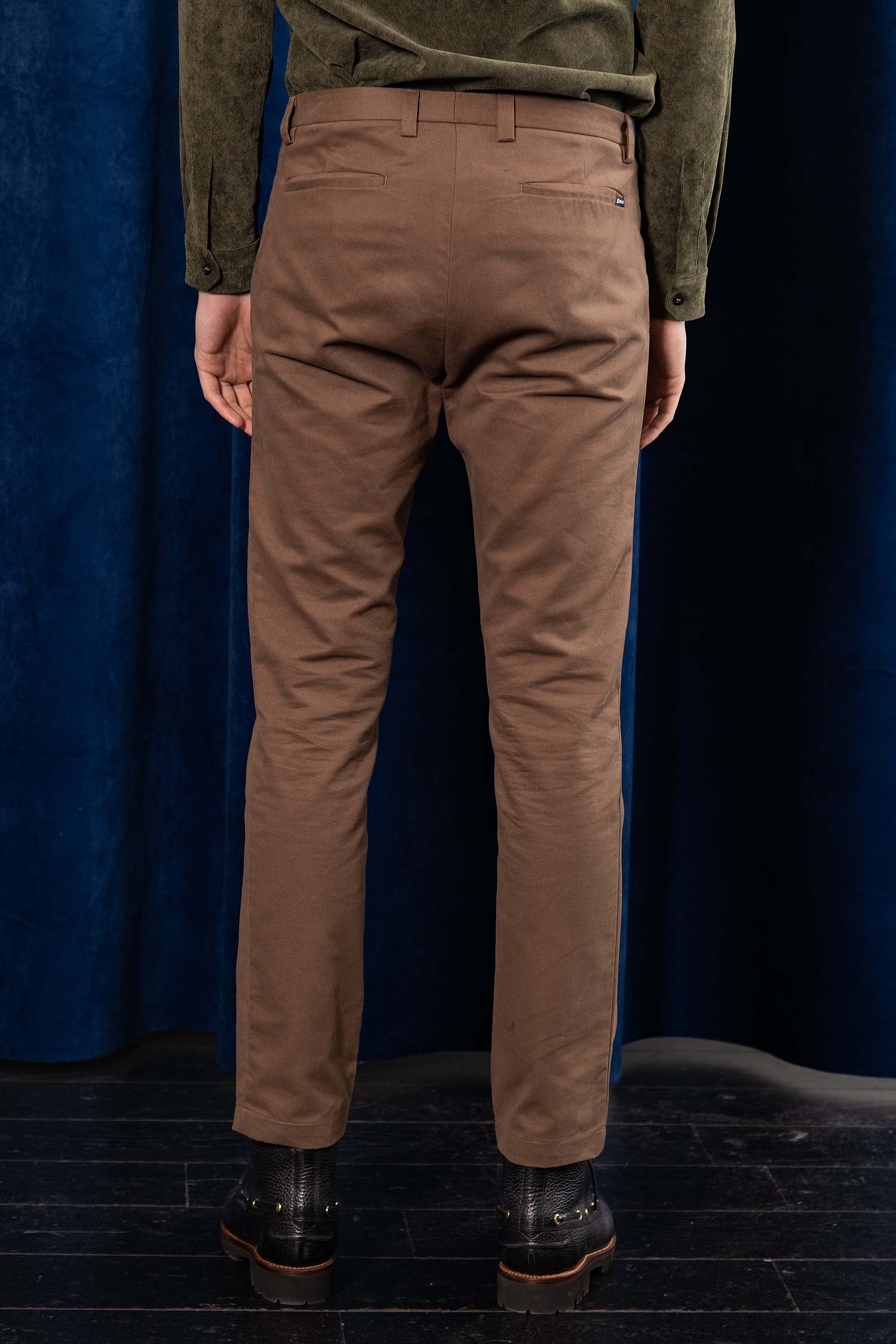 Pantalon General Marron coupe aisée et facile à porter, indispensable à la garde-robe masculine