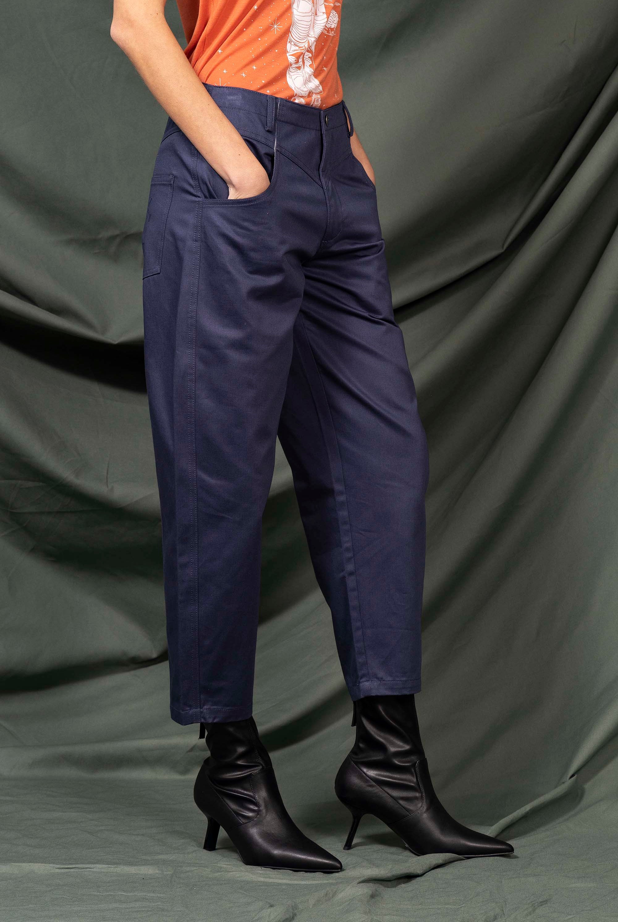 Pantalon Isabella Bleu de Prusse le pantalon, une valeur sûre de la mode pour une allure à tomber