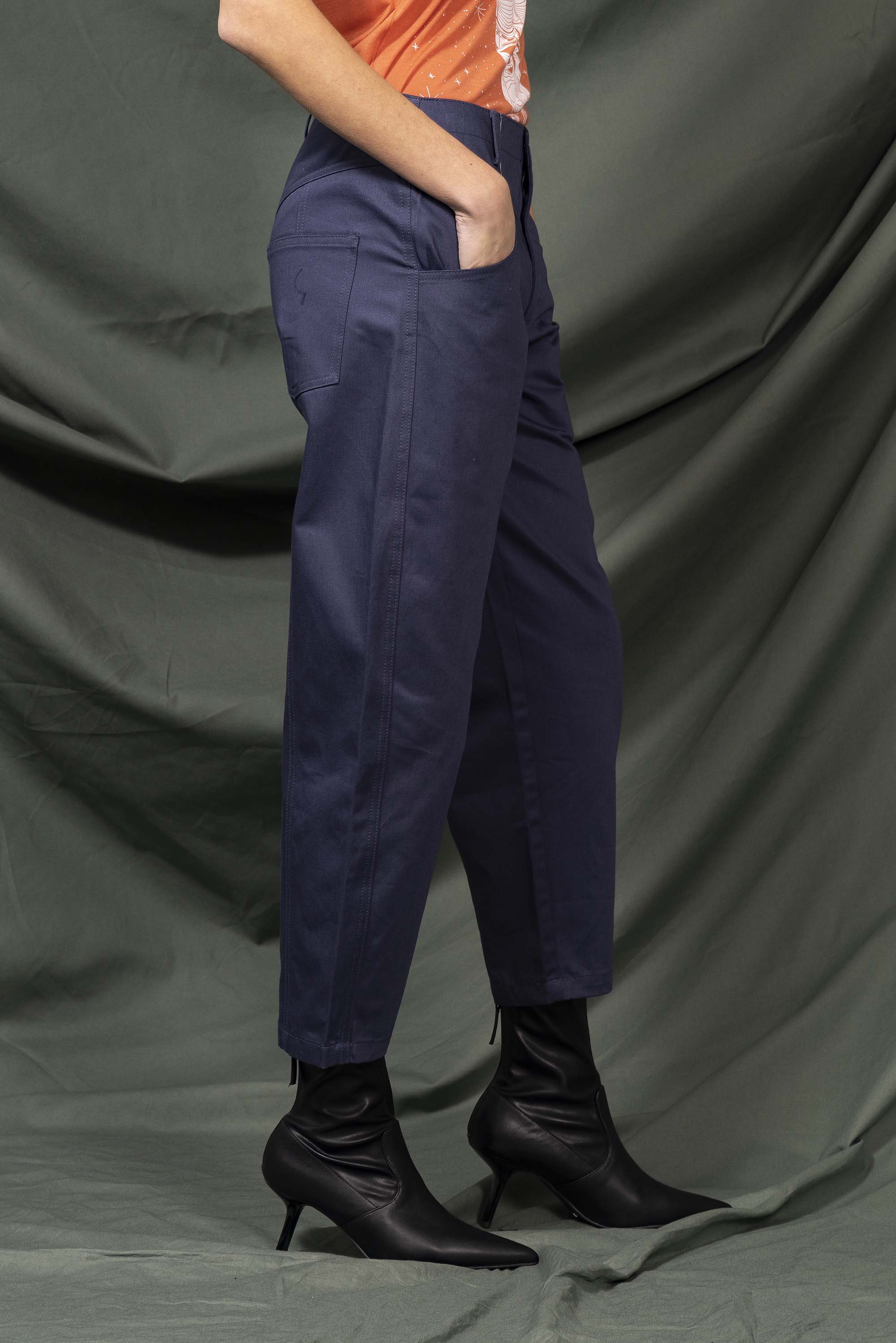 Pantalon Isabella Bleu de Prusse pièce intemporelle, élégance et poésie urbaine, fabrication certifiée