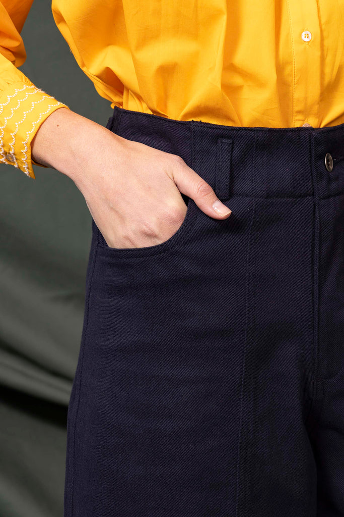 Pantalon Margarita Bleu Marine pièce intemporelle, élégance et poésie urbaine, fabrication certifiée