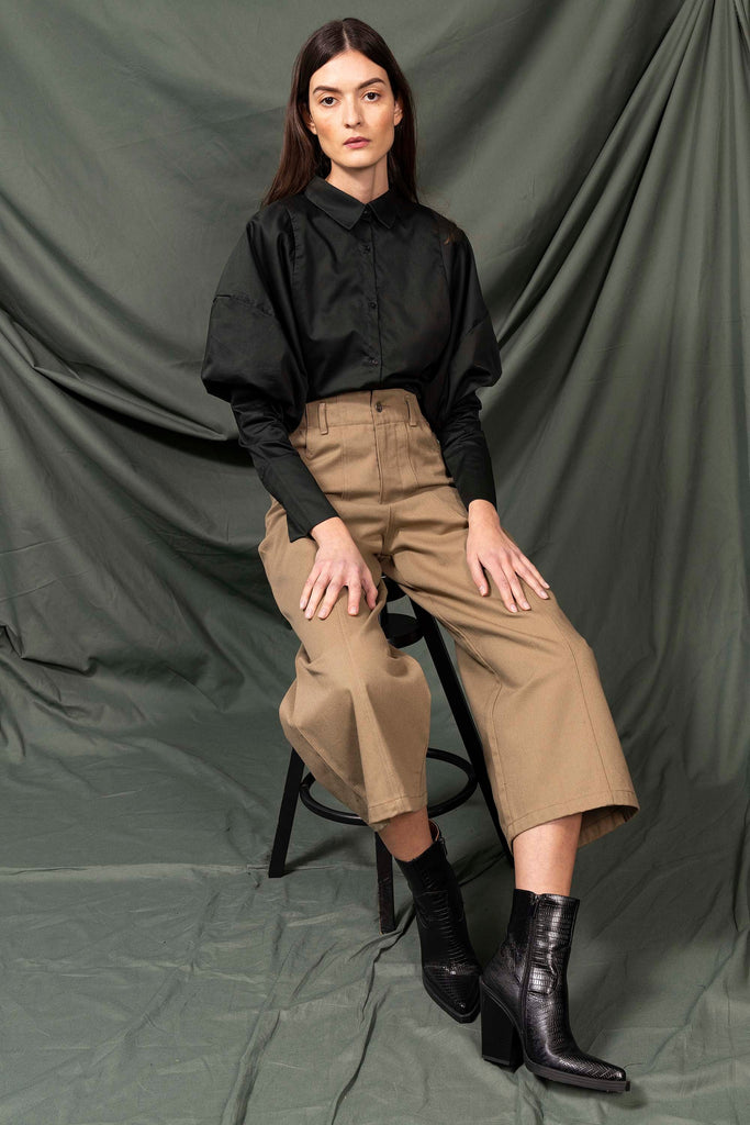 Pantalon Margarita Marron Clair le pantalon, une valeur sûre de la mode pour une allure à tomber