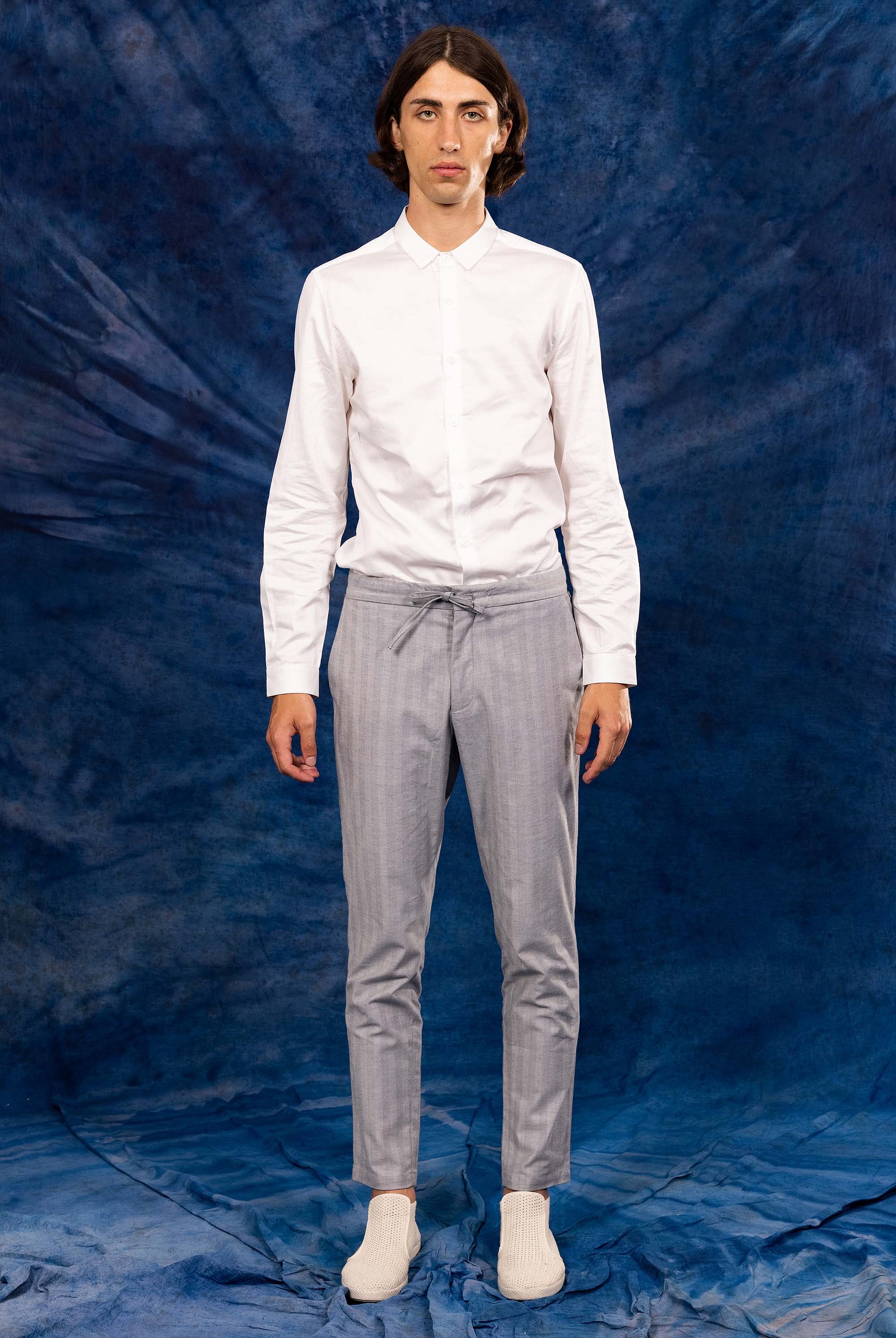 Pantalon Parejo Bleu Clair coupe aisée et facile à porter, indispensable à la garde-robe masculine