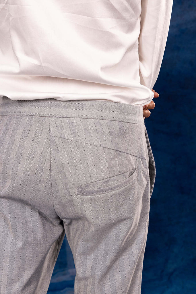 Pantalon Parejo Bleu Clair le pantalon classique affiche un esprit de distinction