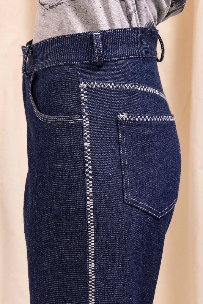 Pantalon Sala Bleu Foncé pièce intemporelle, élégance et poésie urbaine, fabrication certifiée