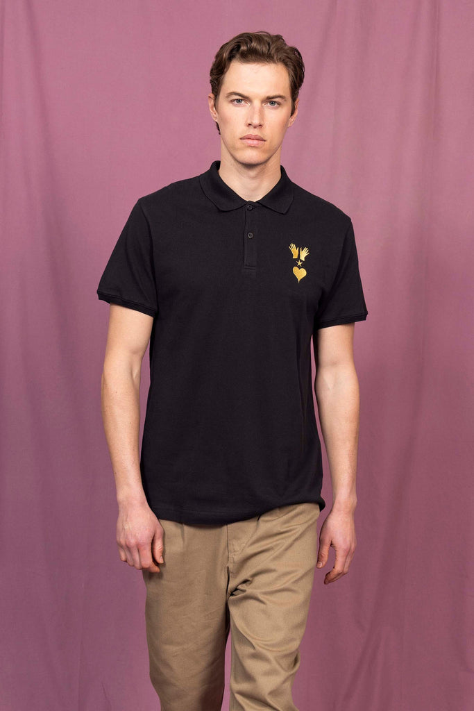 Polo Iker Manos Espiritu y Corazon Noir jouer la carte de l'originalité avec les t-shirts à message Misericordia