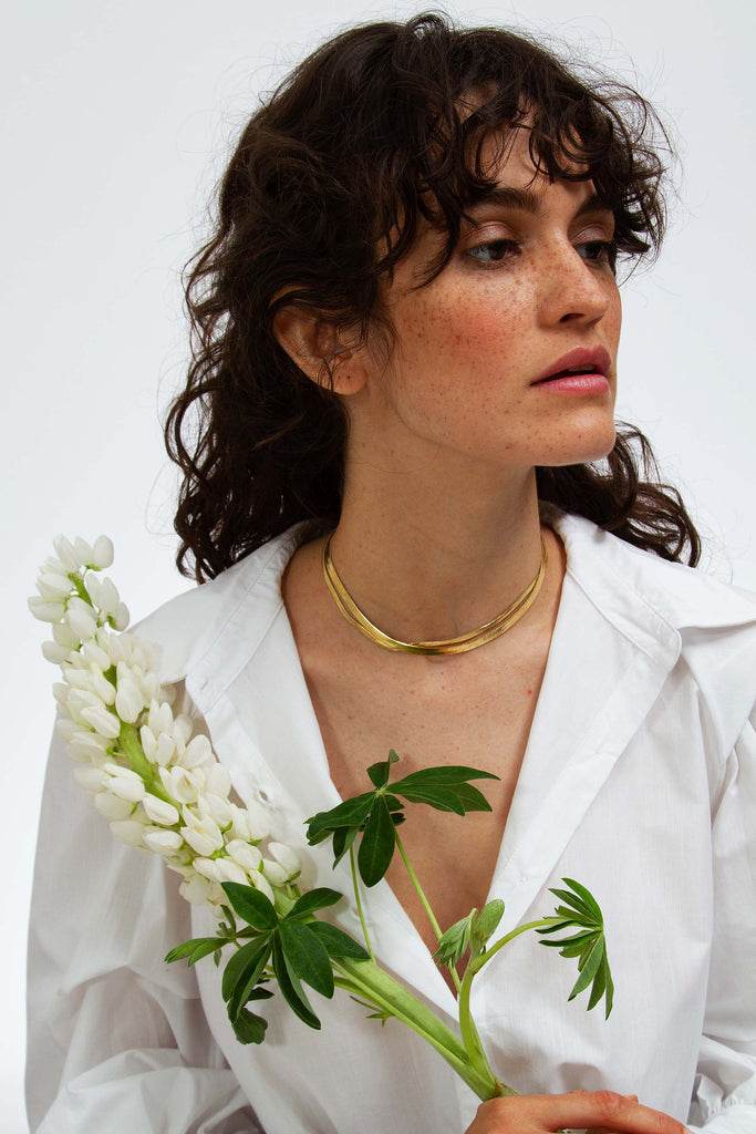 Ras-Le-Cou / Bracelet Geste Maxi Doré - Judith Benita un bijou précieux à porter avec toutes vos tenues