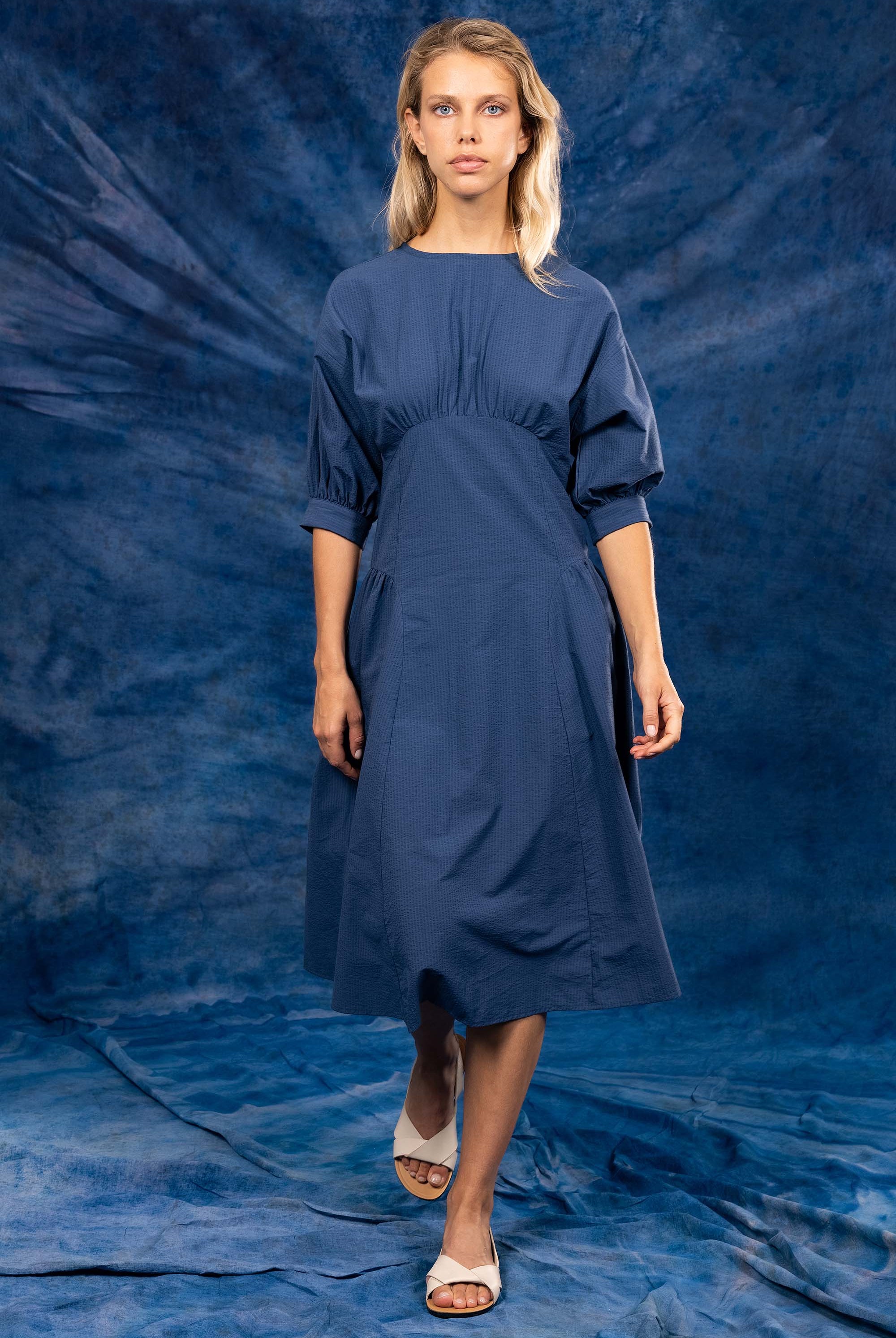 Robe Jirafa Bleu De Prusse jouer la fantaisie avec les imprimés Misericordia pour un look féminin