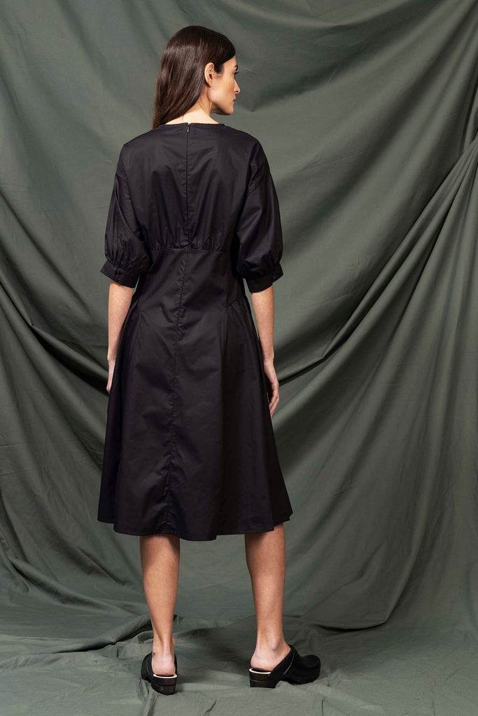 Robe Jirafa Noir près du corps pour la feminité ou ample pour bouger en toute liberté