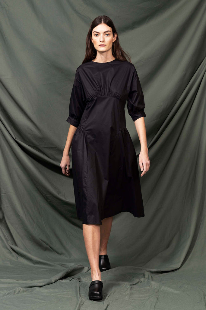 Robe Jirafa Noir près du corps pour la feminité ou ample pour bouger en toute liberté
