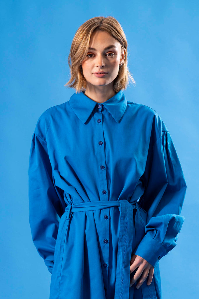 Robe Nela Bleu jouer la fantaisie avec les imprimés Misericordia pour un look féminin
