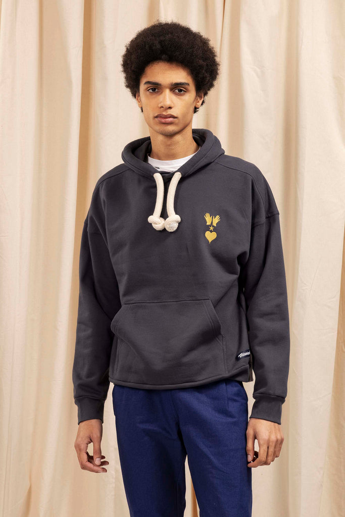 Sweatshirt Sebastian Manos Gris Anthracite style skateur avec capuche ou plus élégant avec un col rond