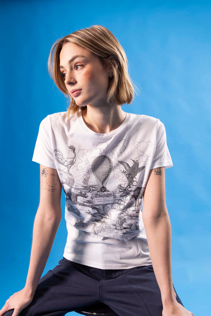 T-Shirt Medallon Animal Blanc allure féminine et sportswear pour un look de ville