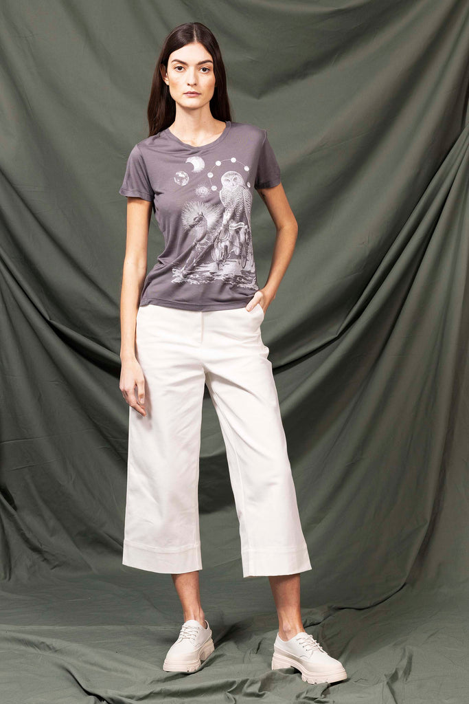 T-Shirt Medallon Buho Gris Métal sportive, rockeuse ou résolument bohème, les t-shirts Misericordia sont pour tous les goûts