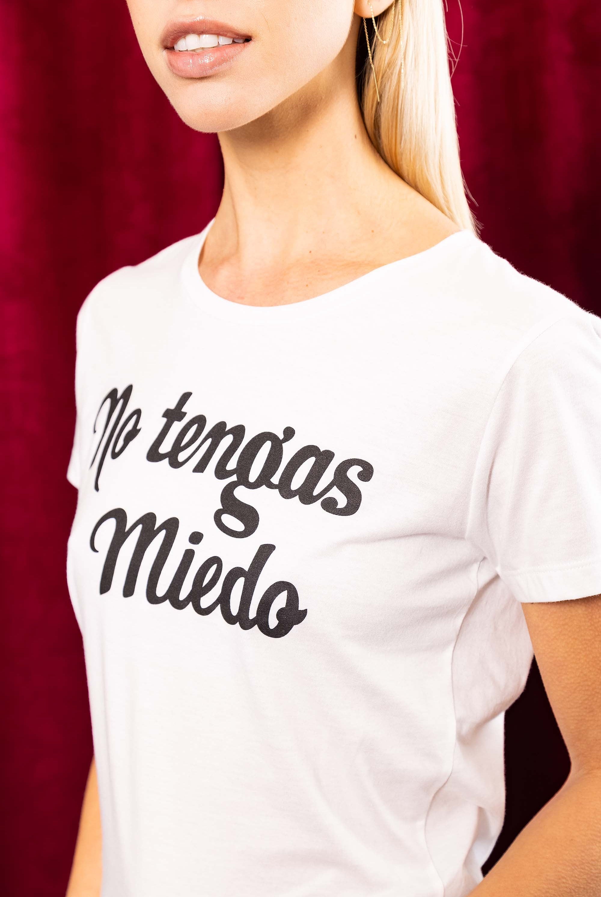 T-Shirt Medallon No tengas Miedo Blanc mode graphique, ligne féminine et légèrement rétro, motifs arty