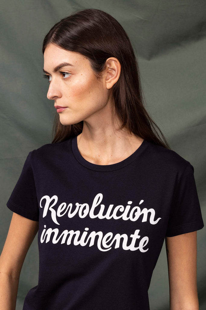 T-Shirt Medallon Revolucion Inminente Bleu Marine sportive, rockeuse ou résolument bohème, les t-shirts Misericordia sont pour tous les goûts