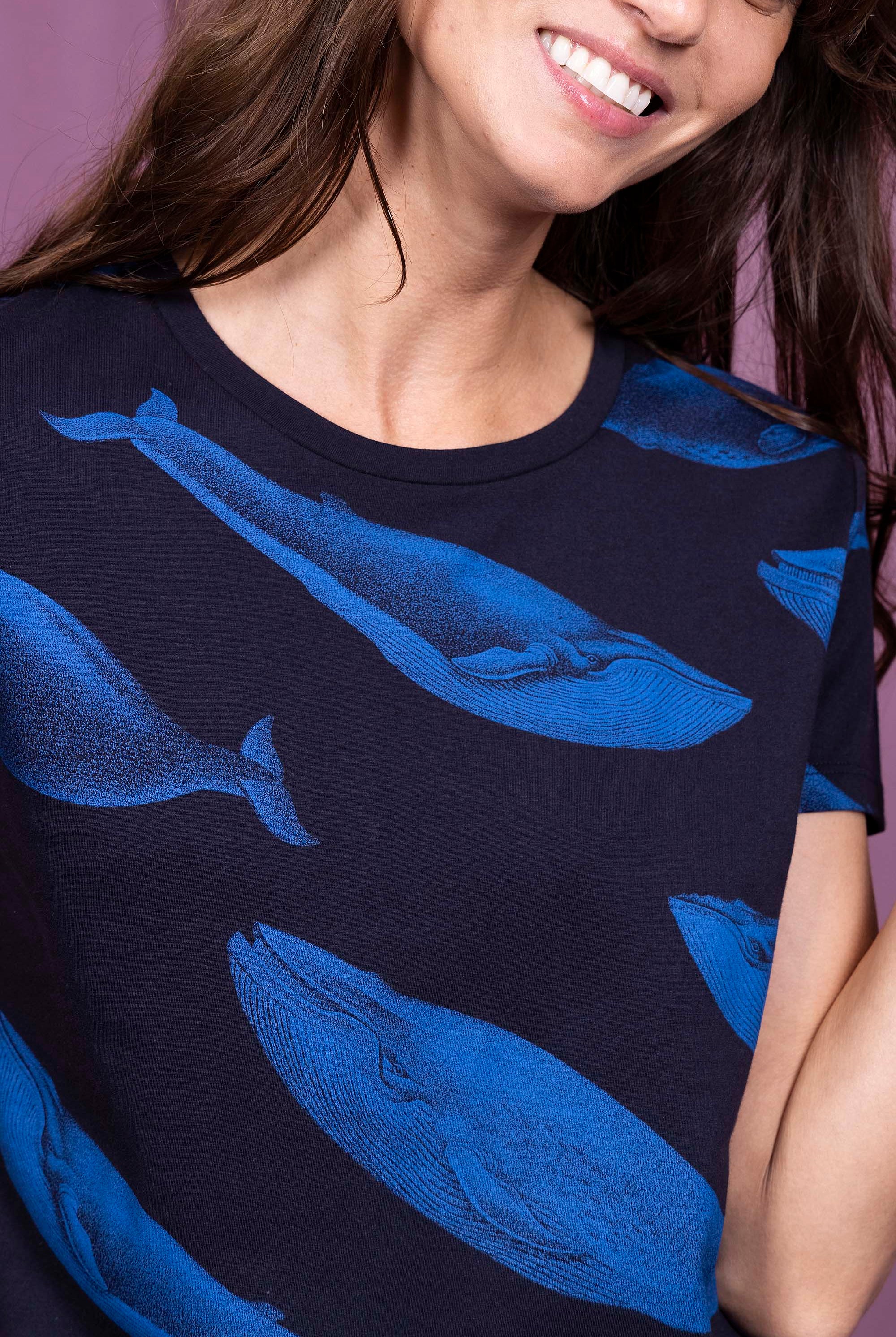 T-shirt Medallon Ballena Bleu Marine mode graphique, ligne féminine et légèrement rétro, motifs arty