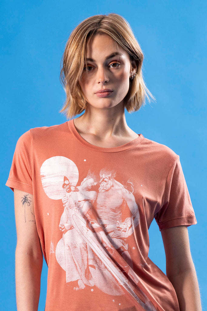 T-shirt Medallon Saturno Orange Saumon allure féminine et sportswear pour un look de ville
