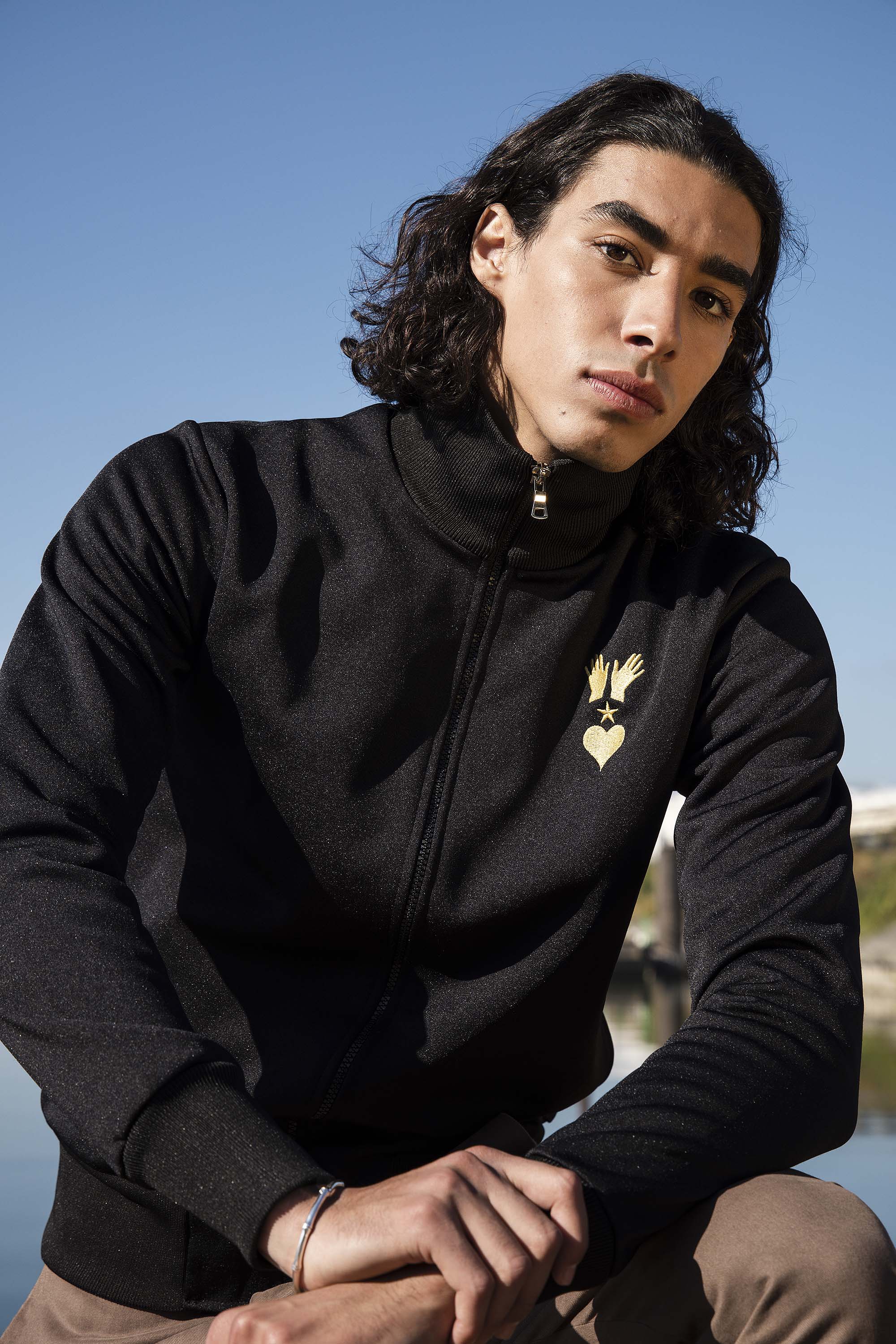 Veste de Sport Orgullo Manos Noir veste de sport pour dynamiser une tenue décontractée