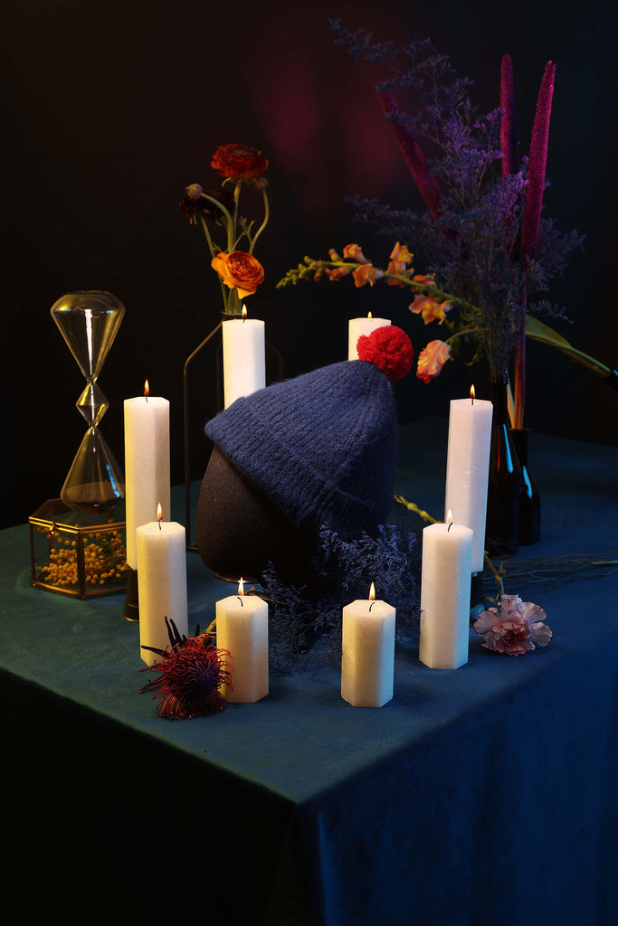 Bonnet Lija Pompon Bleu Marine décontraction et sobriété un must-have du vestaire mixte
