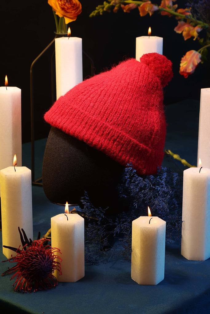 Bonnet Lija Pompon Rouge allure sportwear de bonnet coloré
