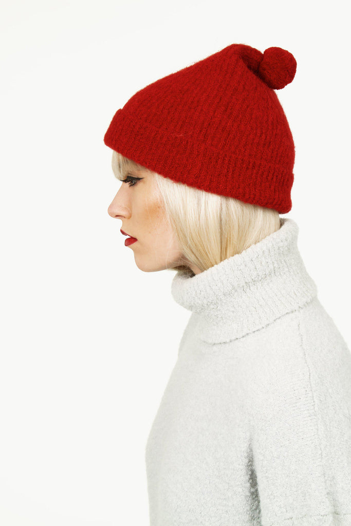 Bonnet Lija Pompon Rouge couvre-chef en matière durable cosy pour un style hipster