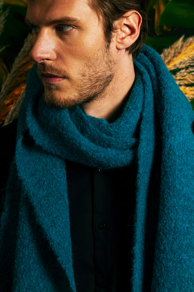 Écharpe Boucle Bleu lagon accessoire fétiche à l'esprit raffiné ou d'inspiration sportswear