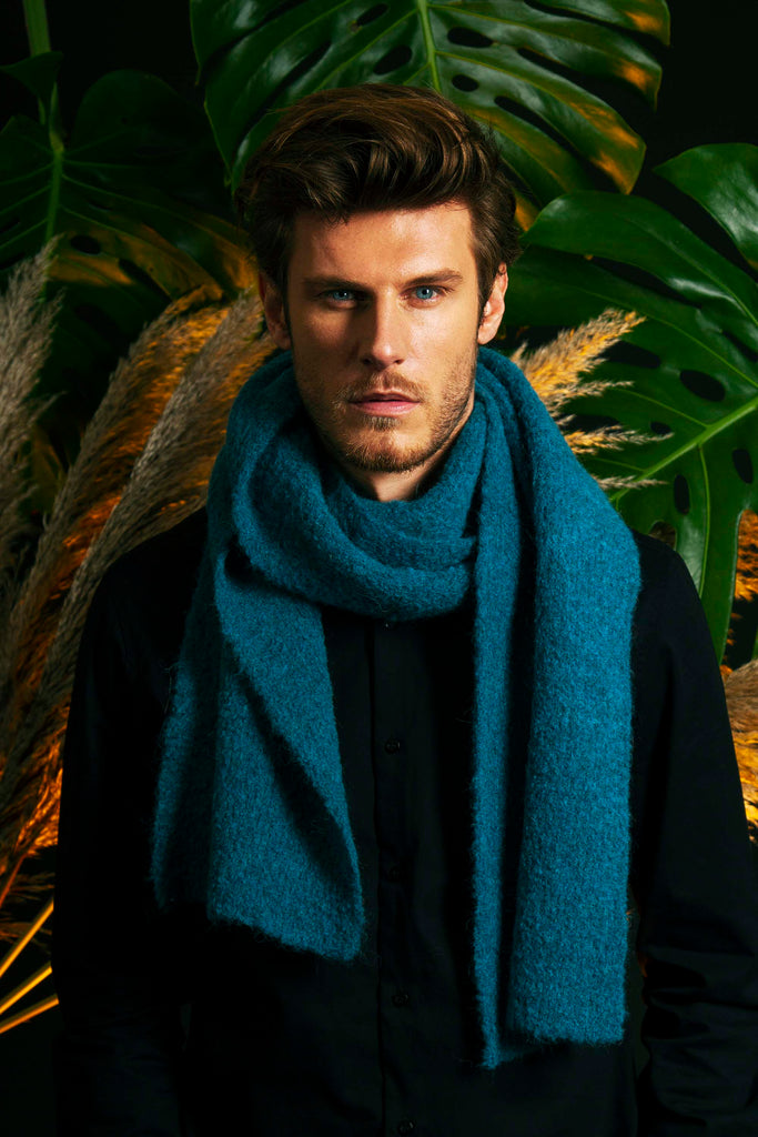 Écharpe Boucle Bleu lagon agréable à porter et très actuel écharpe immanquable du dressing mixte