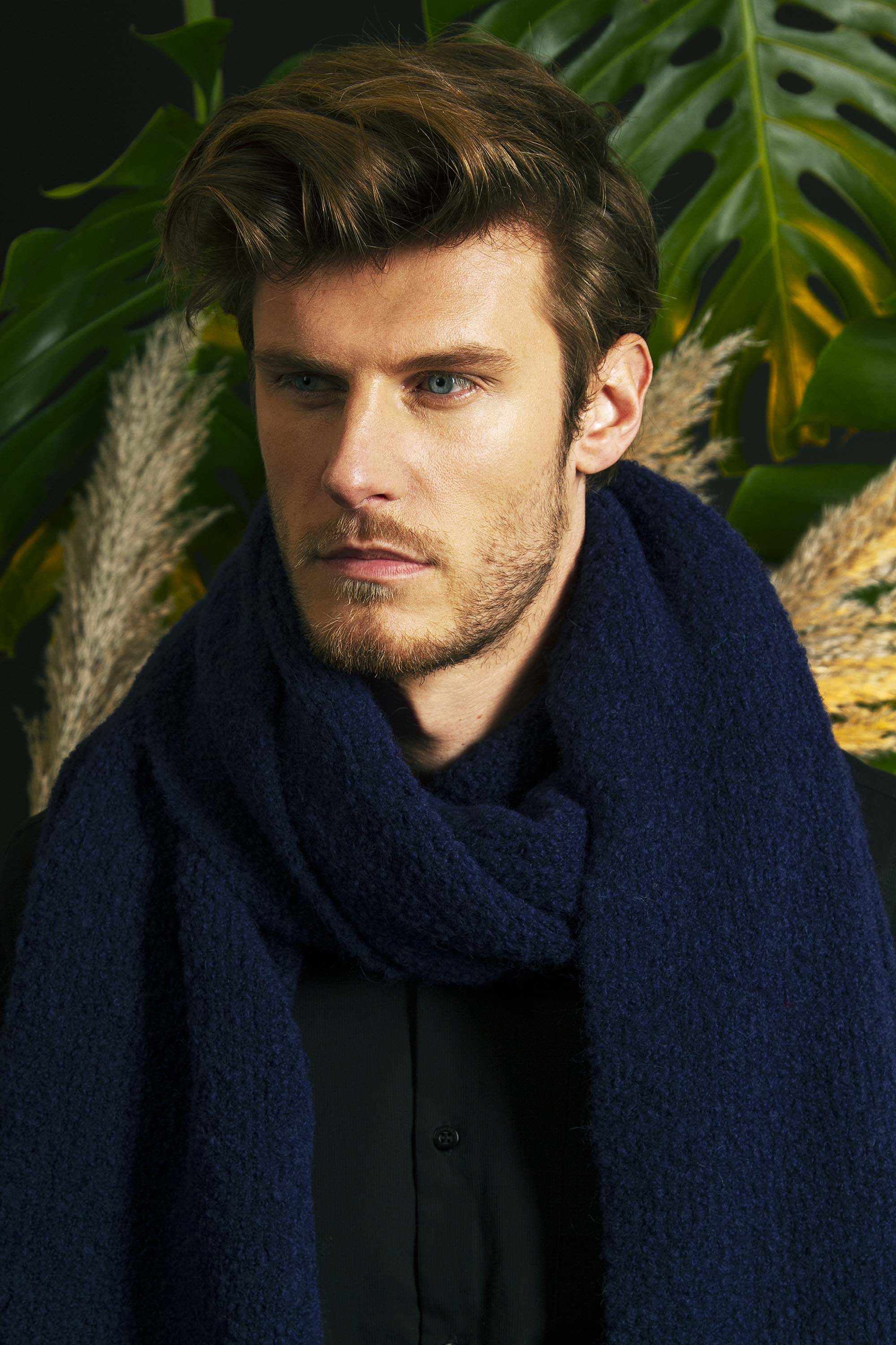 Écharpe Boucle Inmensa Bleu Marine chaude ou légère une inspiration pour peaufiner un style dandy et citadin